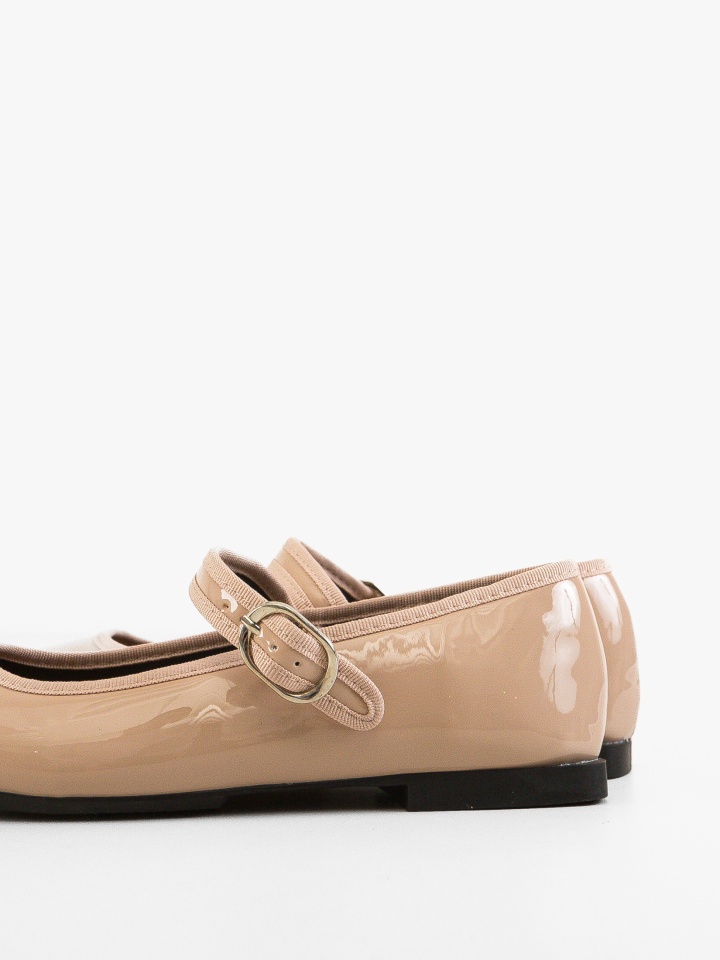 Balerini dama Velma Bej