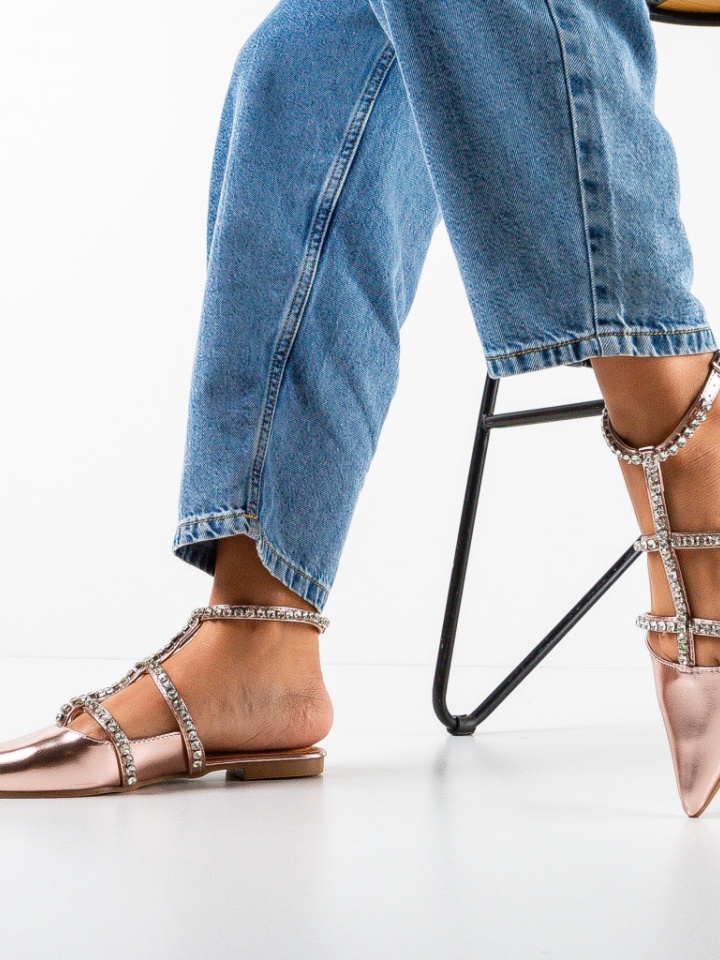 Balerini dama Tierney Roz