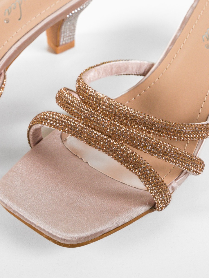 Saboti dama Lupita Verzi