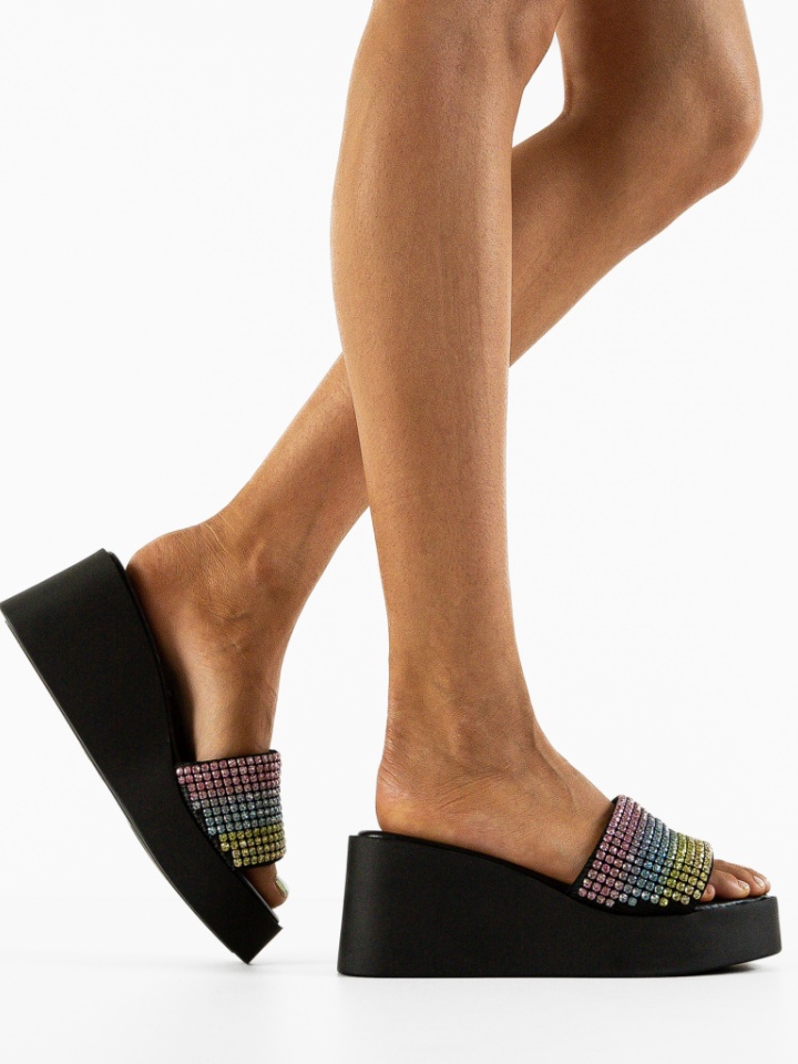 Saboti dama Cerbera Aurii