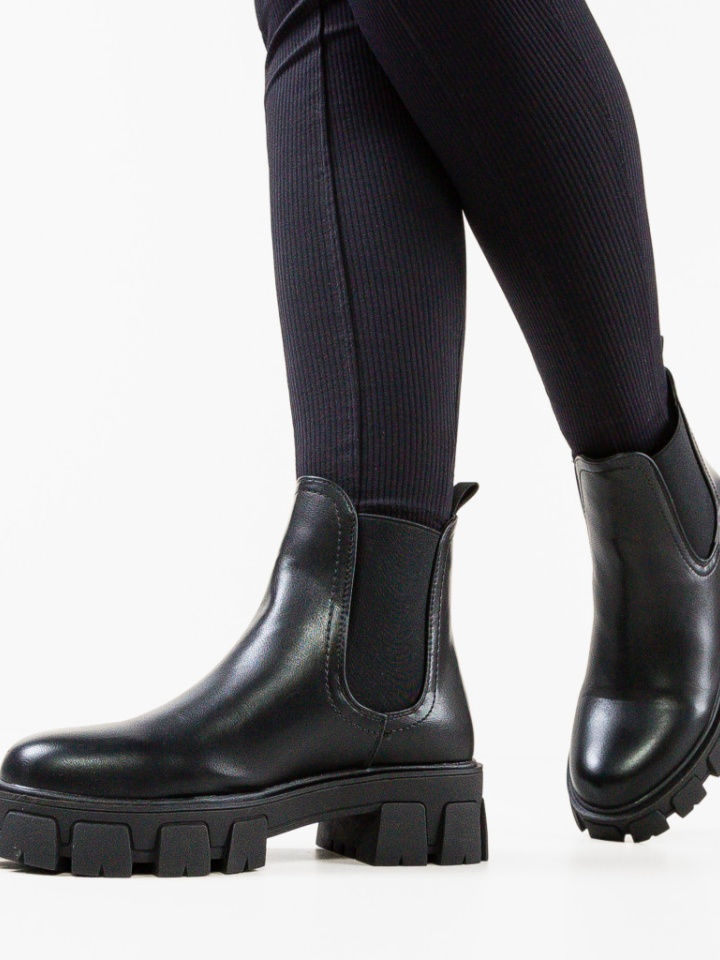 Ghete dama Archib Negre