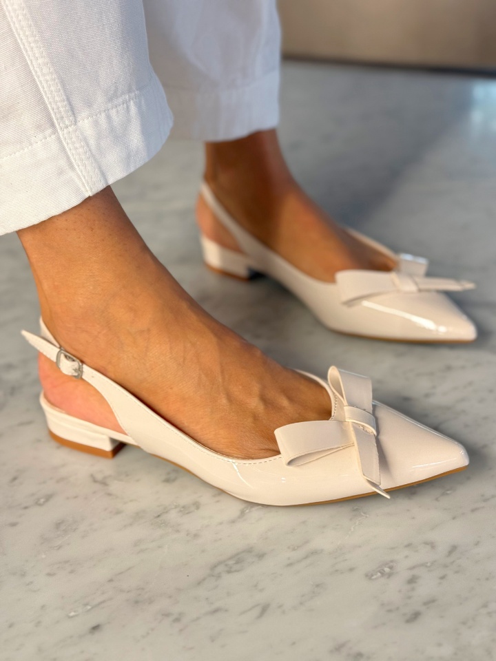 Balerini dama Faye Bej