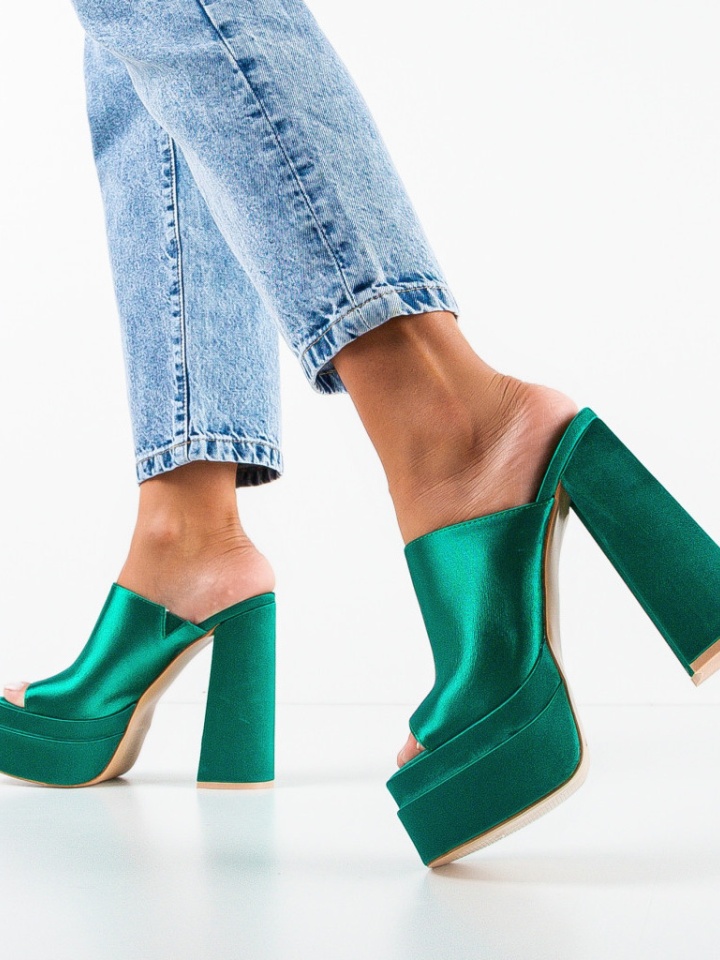 Saboti dama Hirst Roz