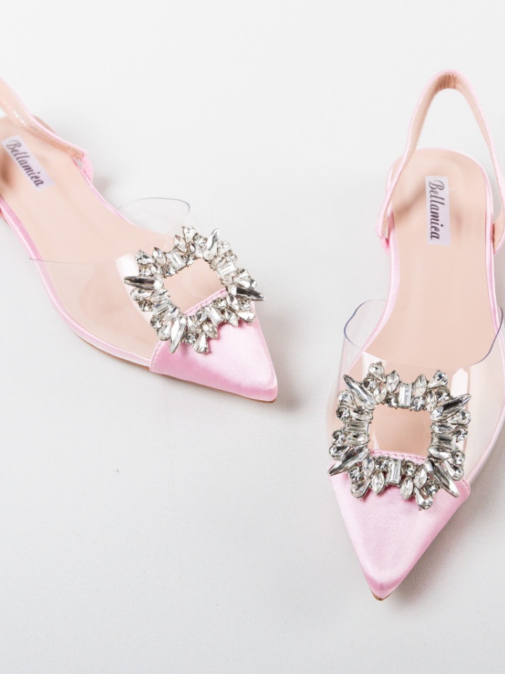 Balerini dama Issa Roz