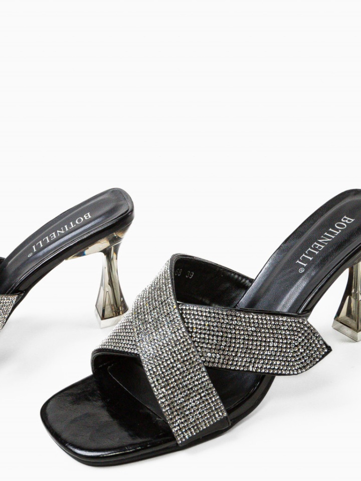 Saboti dama Dina Negri