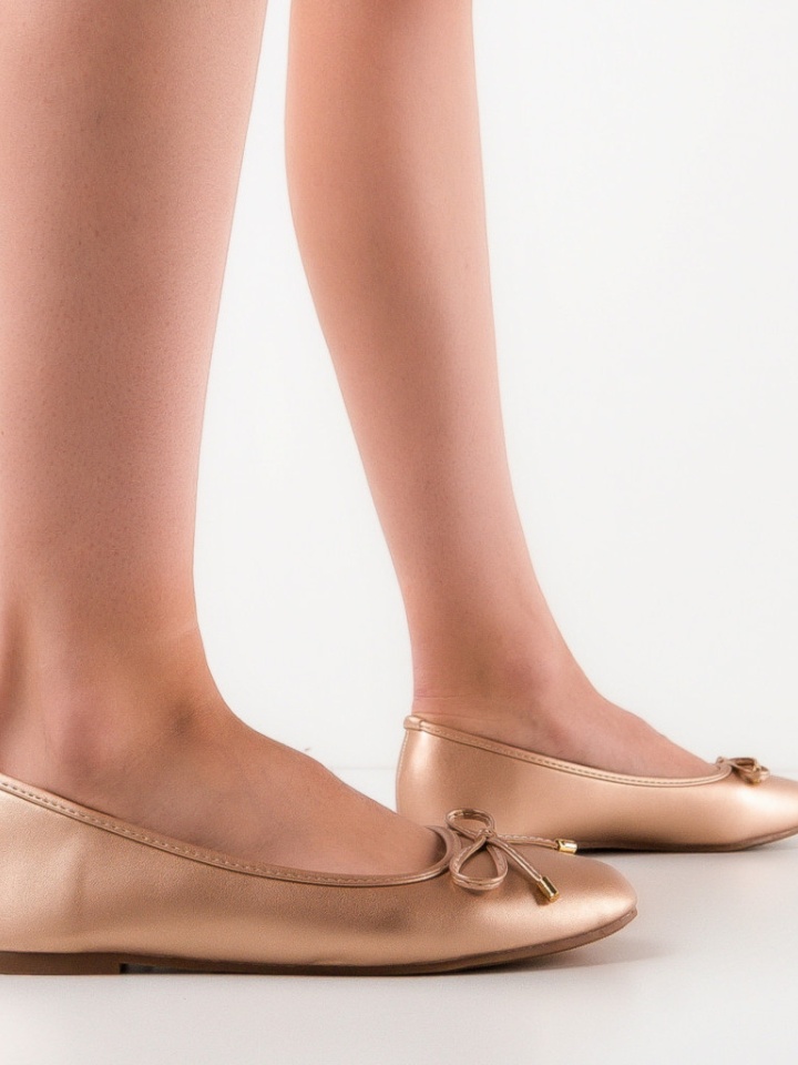 Balerini dama Atur Bej