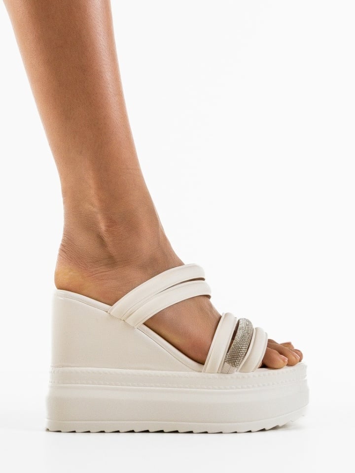 Saboti dama Pougly Albe