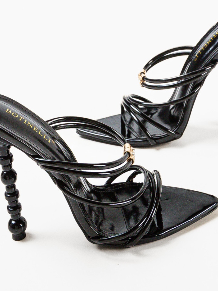 Saboti dama Owen Nude