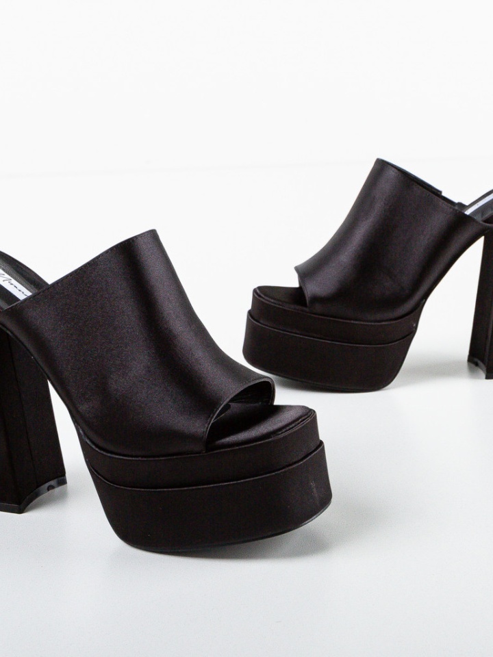 Saboti dama Hirst Roz