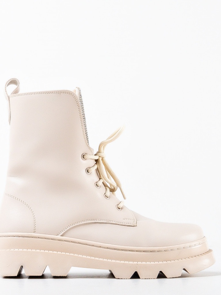 Ghete dama Lupy Nude