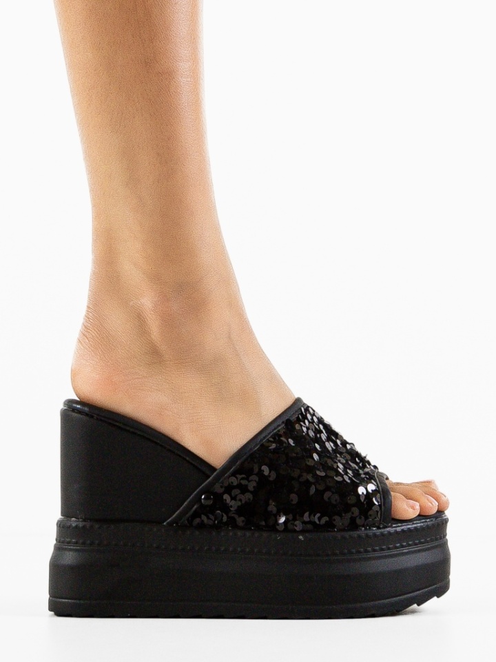 Saboti dama Karuen Albe