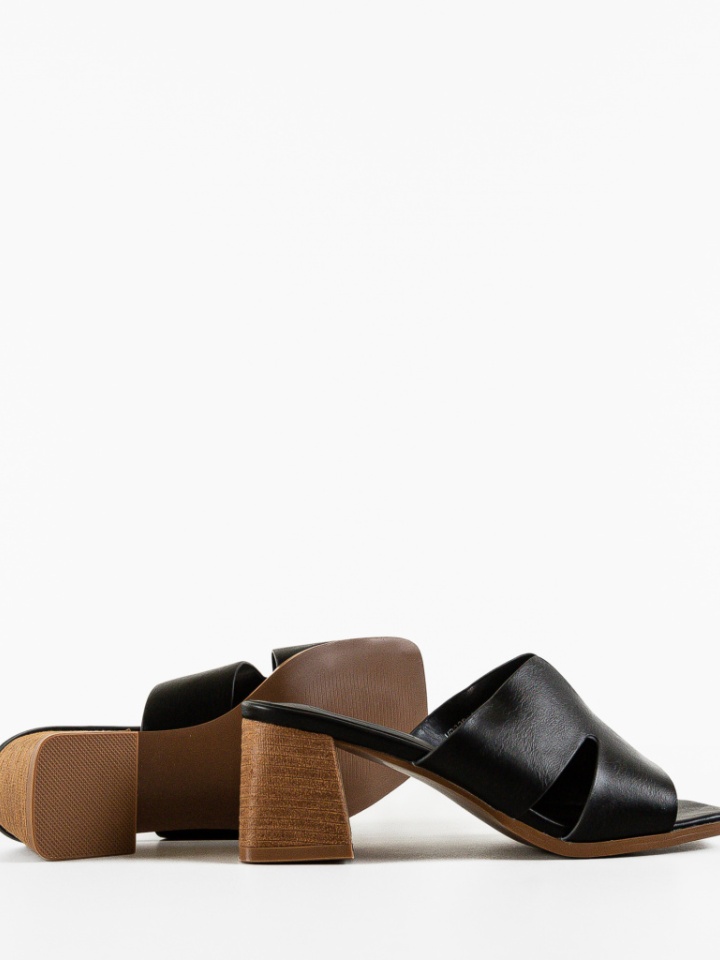 Saboti dama Aryaana Negri