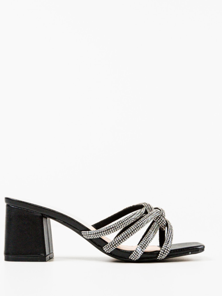 Saboti dama Dilwen Negri