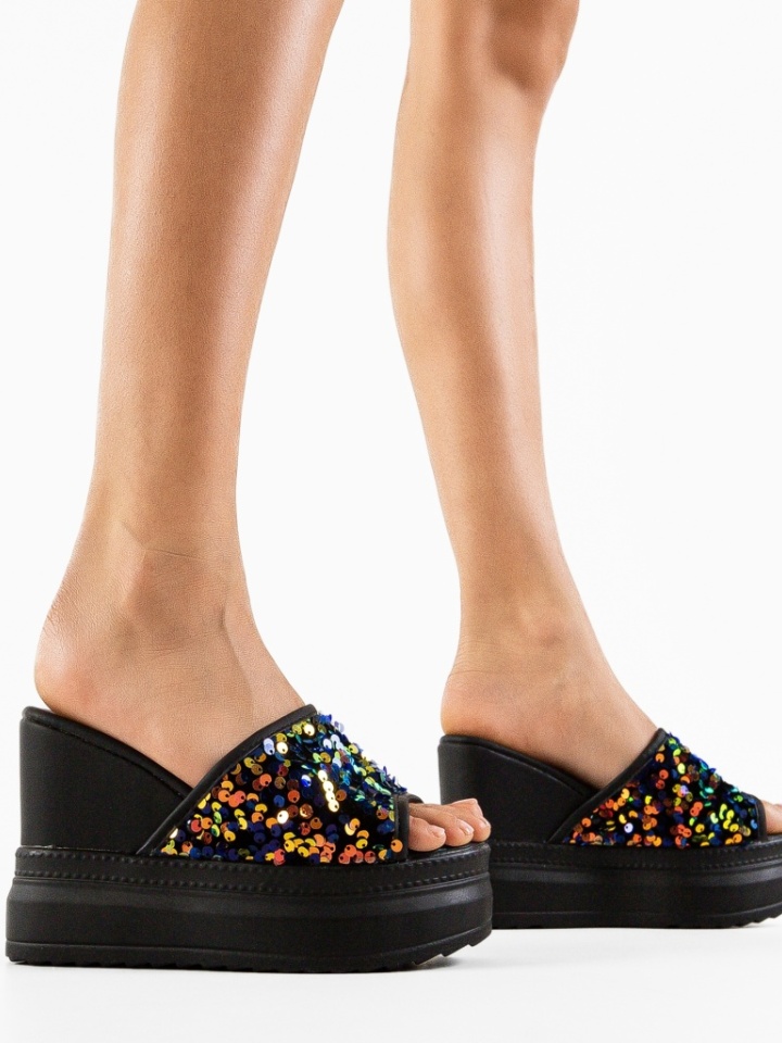 Saboti dama Karuen Albe