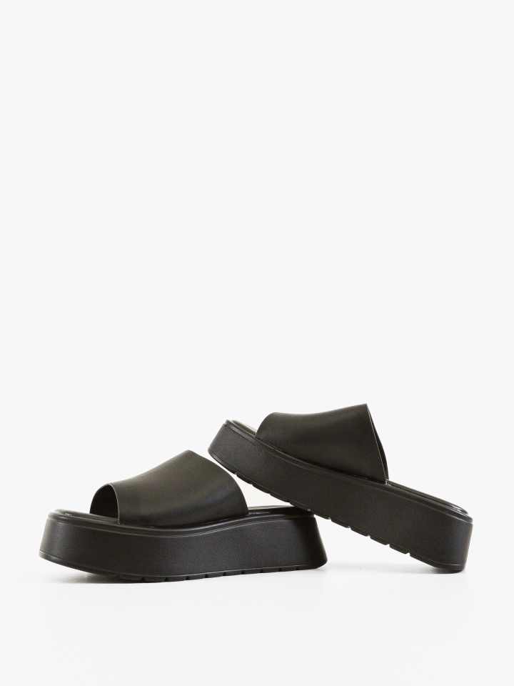 Saboti dama Egon Bej