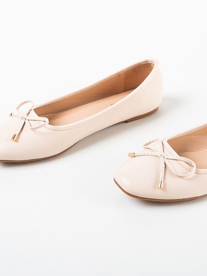 Balerini dama Atur Bej