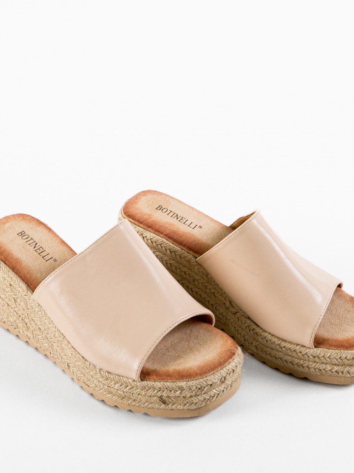 Saboti dama Fuku Negri