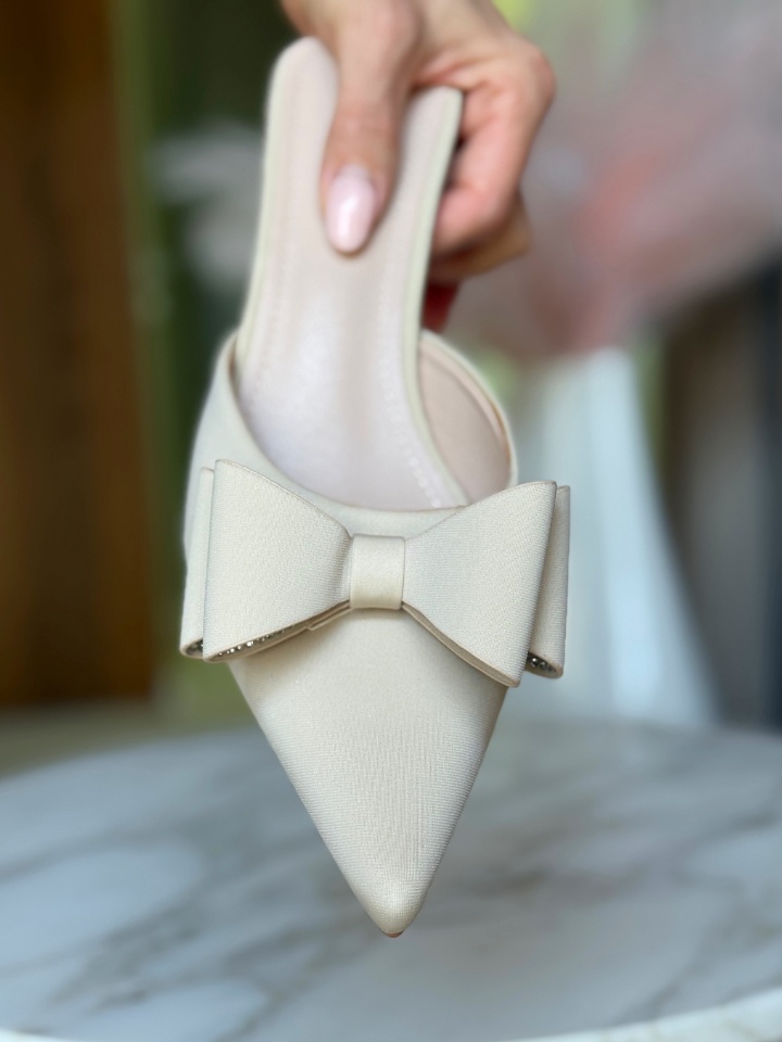 Saboti dama Thea Negri