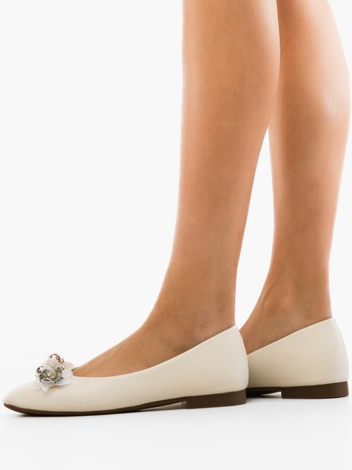 Balerini dama Akris Negri