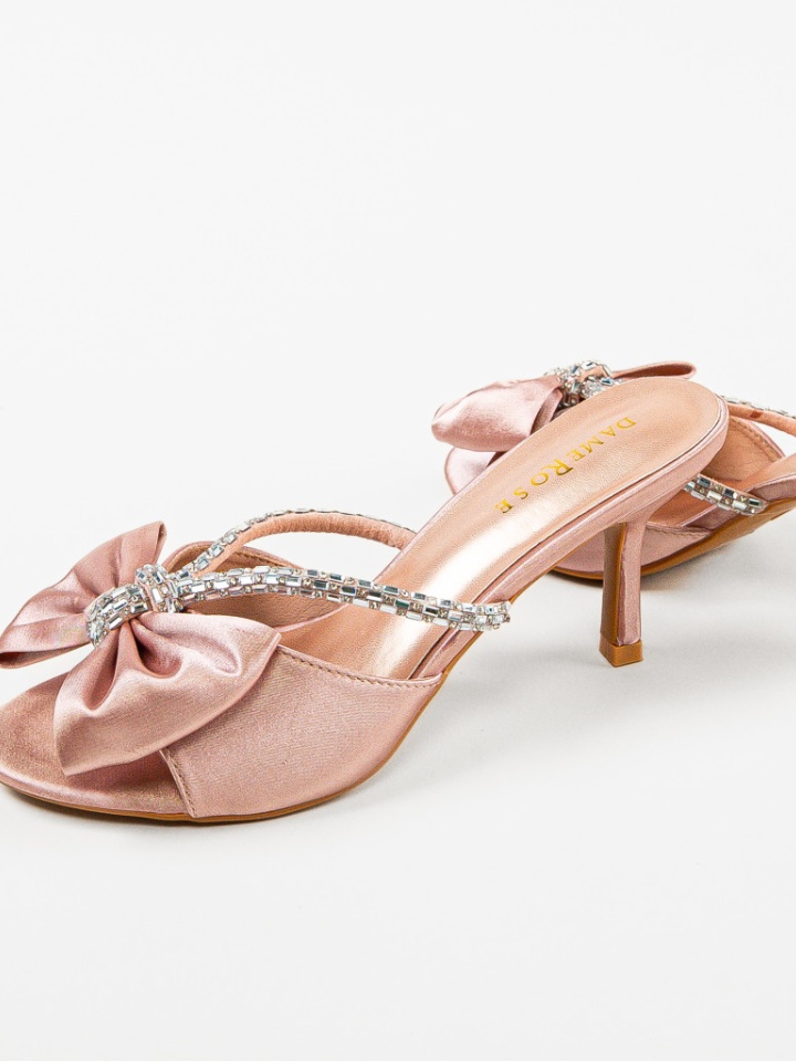 Saboti dama Petroni Roz