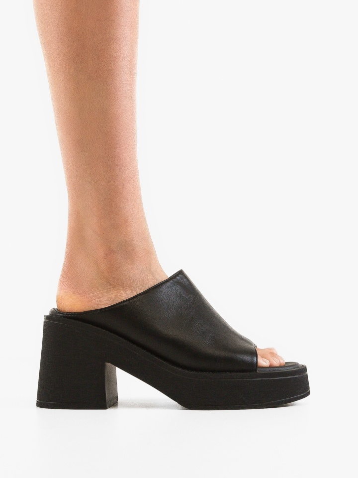 Saboti dama Stanle Negri