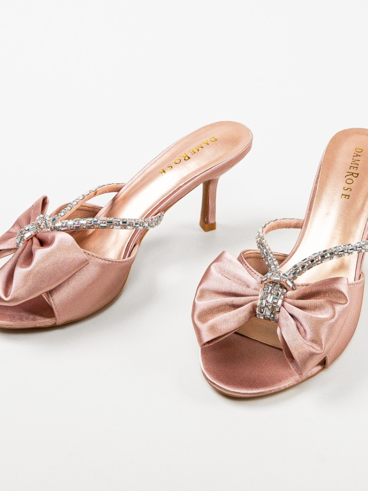 Saboti dama Petroni Roz