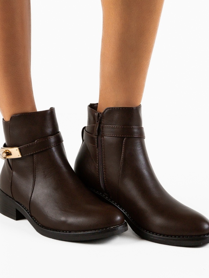 Ghete dama Azaan Maro