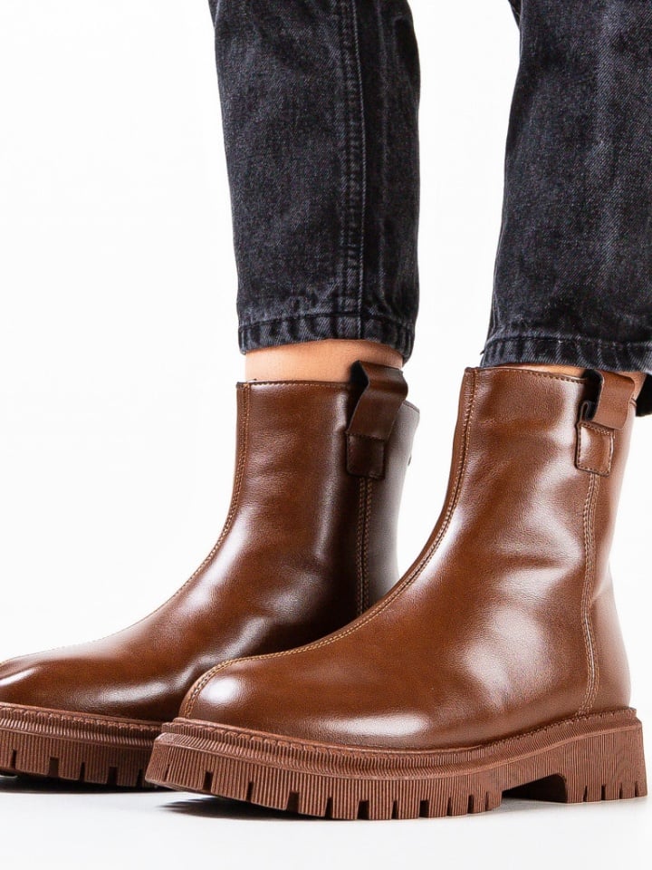 Ghete dama Viola Maro