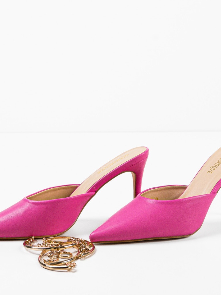 Saboti dama Naevius Albastri