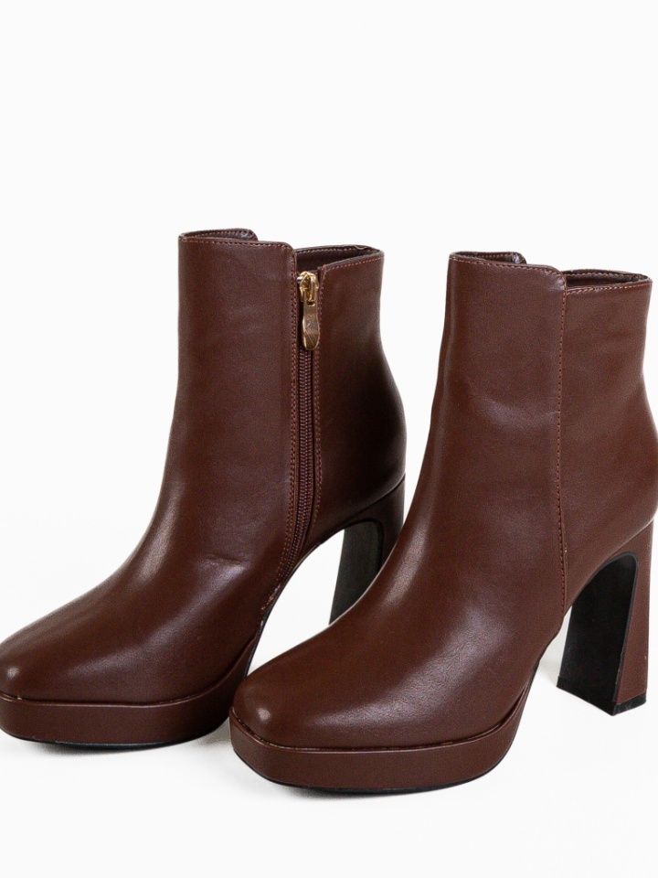 Botine dama Akpofu Maro