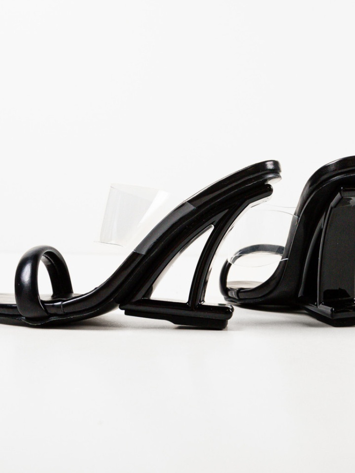 Saboti dama Maliha Negri