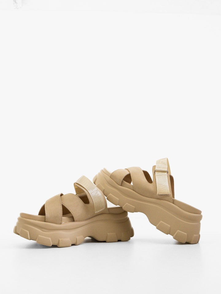 Saboti dama Lavian Negri