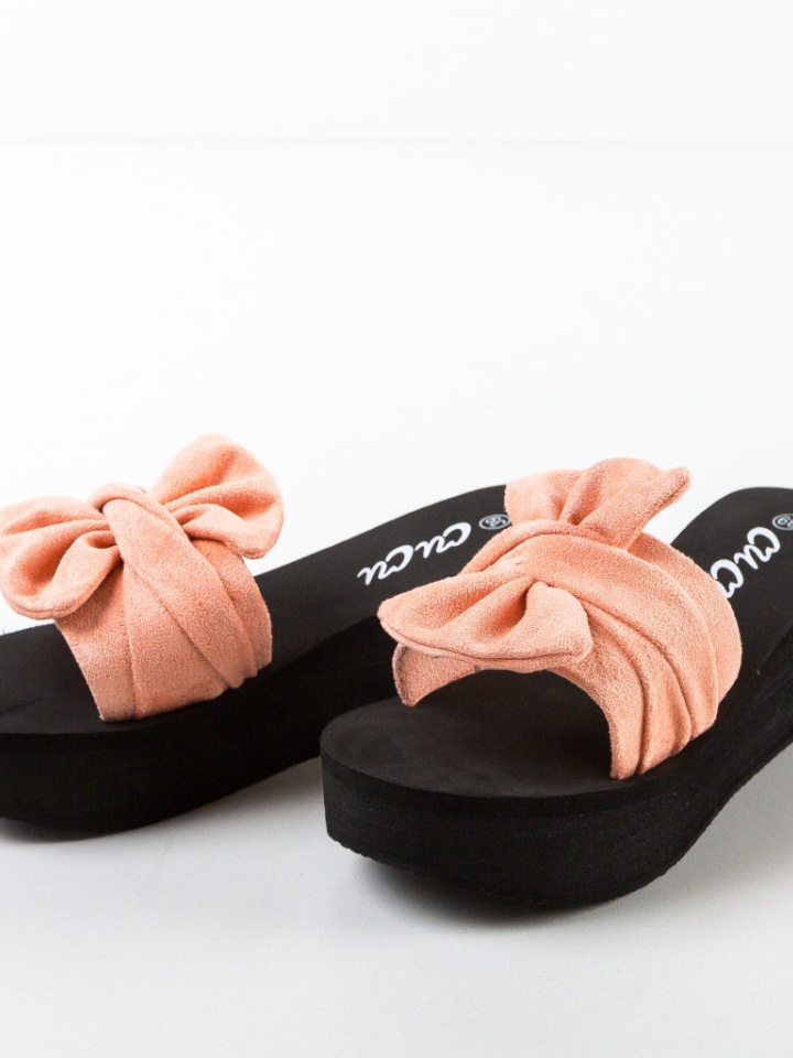 Saboti dama Herrera Roz