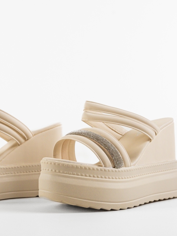 Saboti dama Pougly Albe