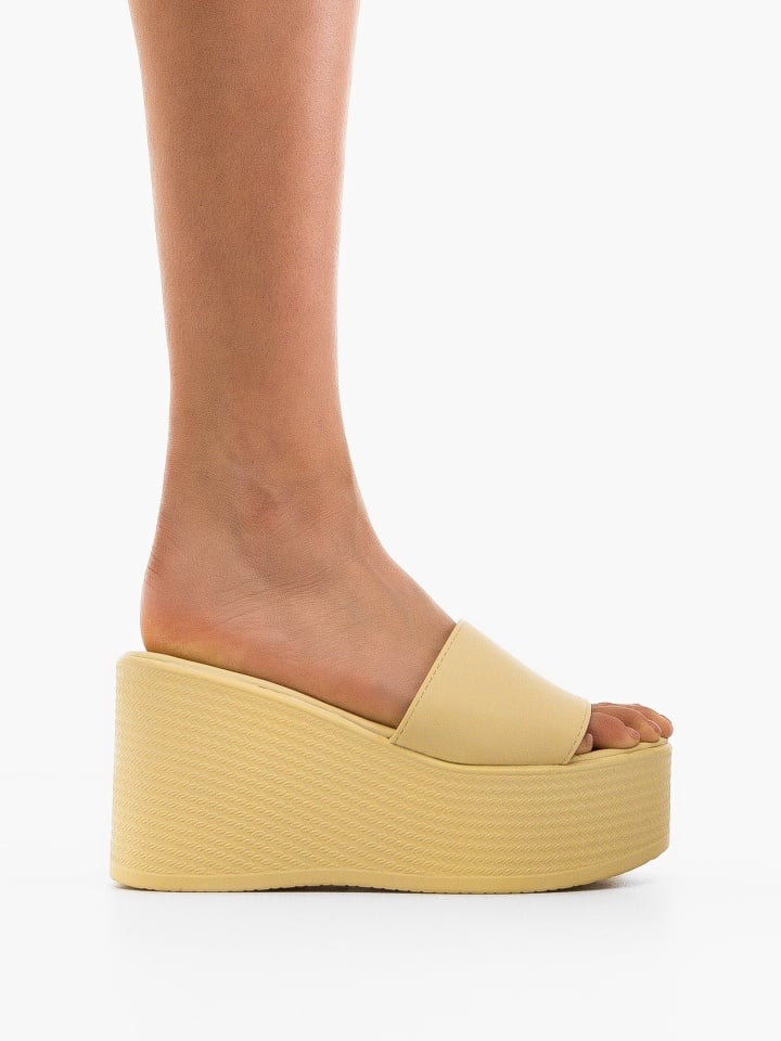 Saboti dama Miela Albi