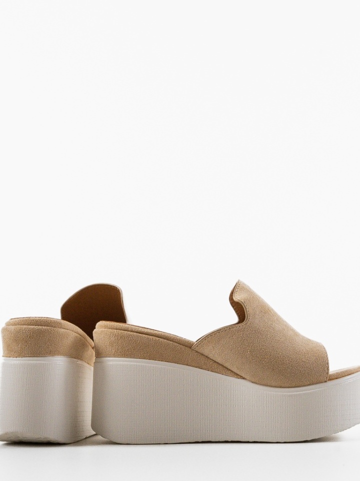 Saboti dama Golza Bej