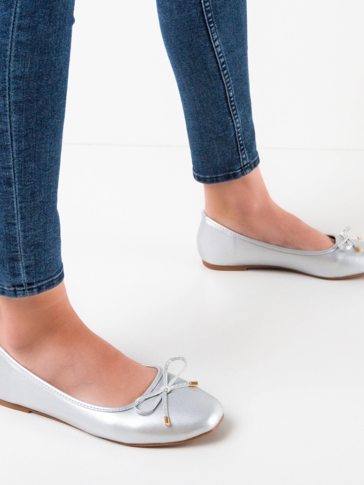 Balerini dama Atur Bej