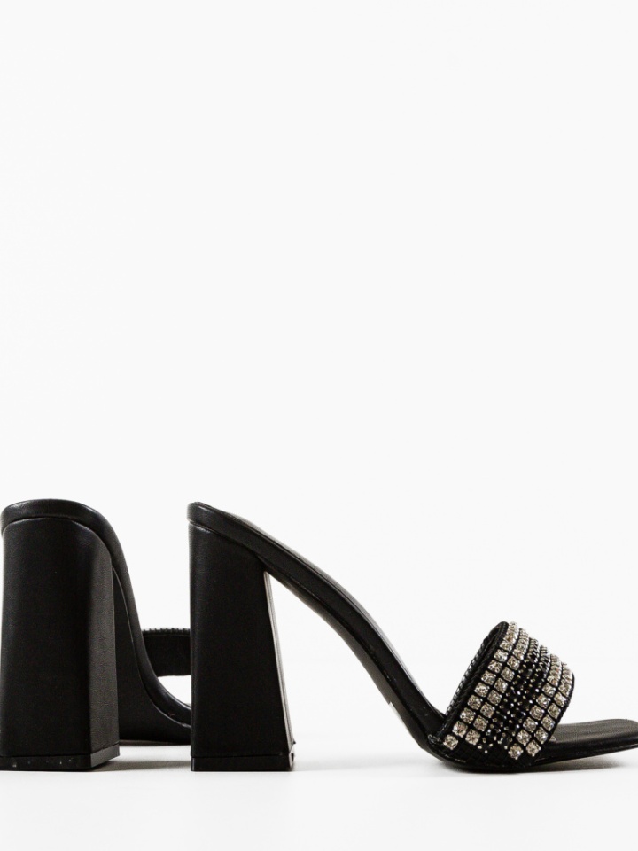 Saboti dama Safa Negri