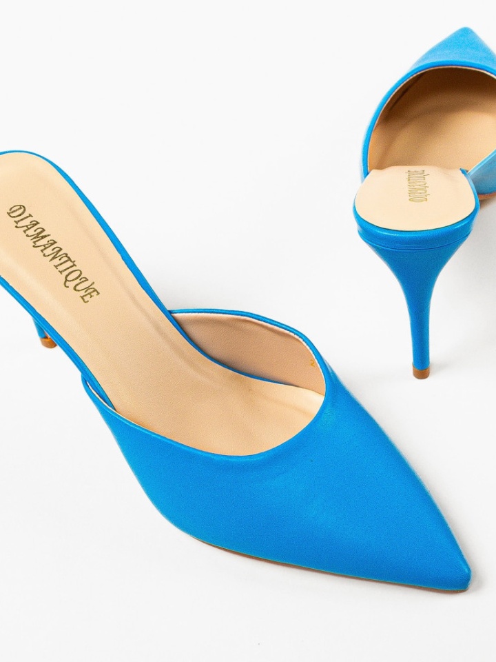 Saboti dama Naevius Albastri