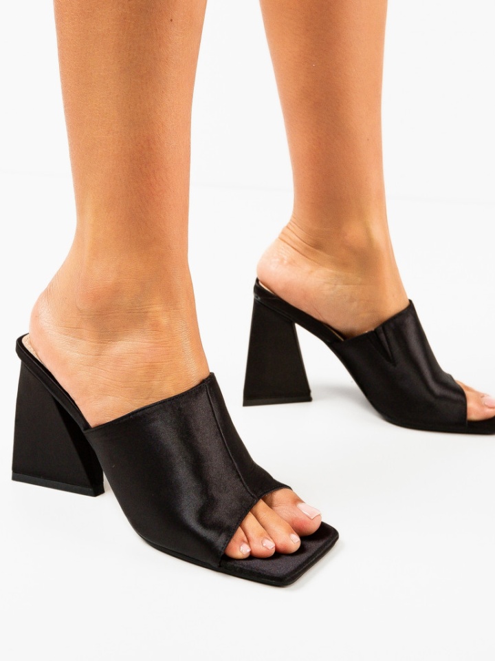 Saboti dama Makayl Negri