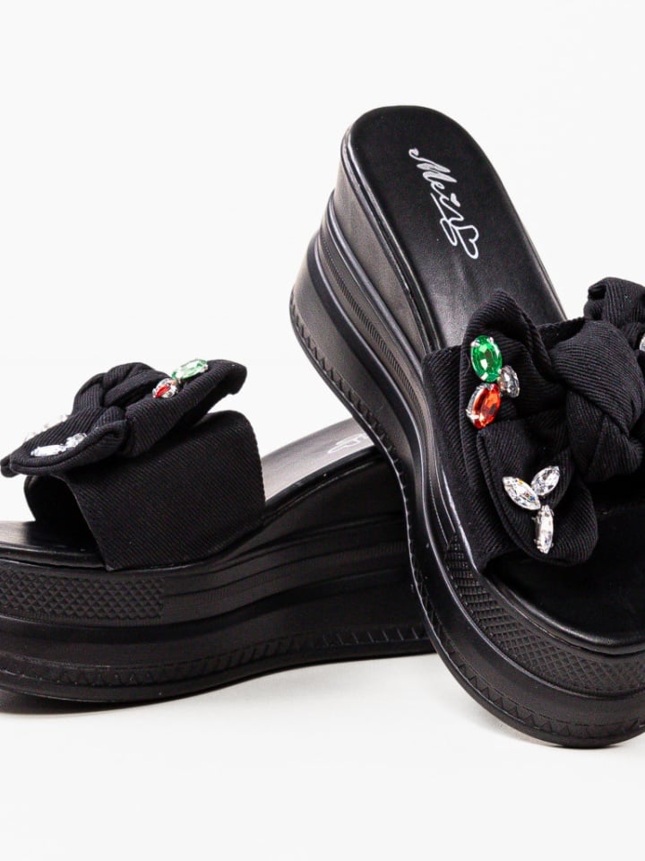 Saboti dama Sadie Negri