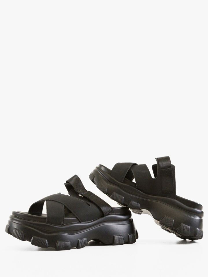 Saboti dama Lavian Negri