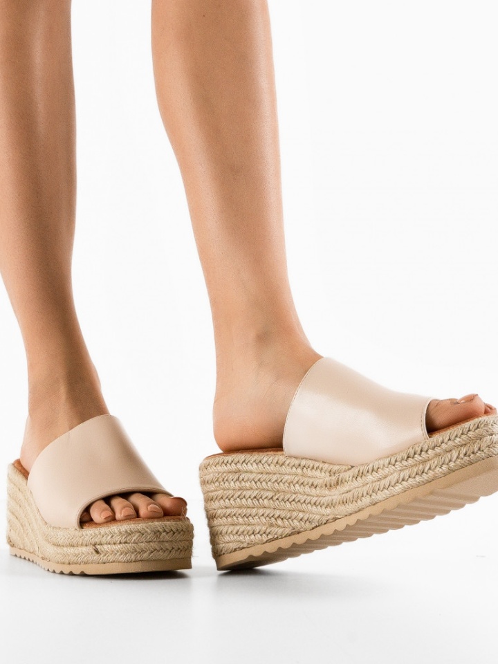 Saboti dama Fuku Negri