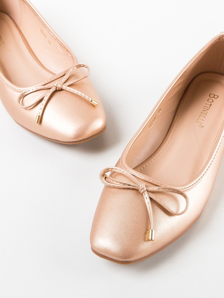 Balerini dama Atur Bej