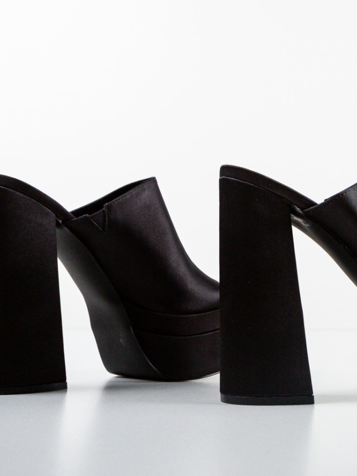 Saboti dama Hirst Roz