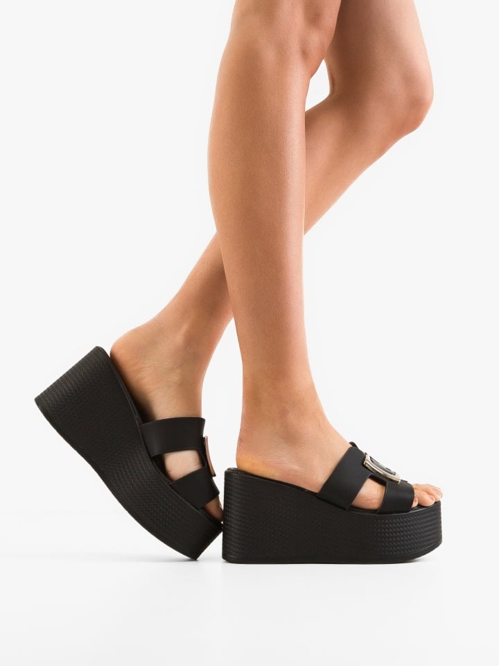 Saboti dama Hilda Negri