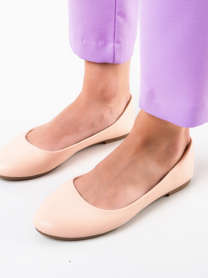 Balerini dama Aniya Bej