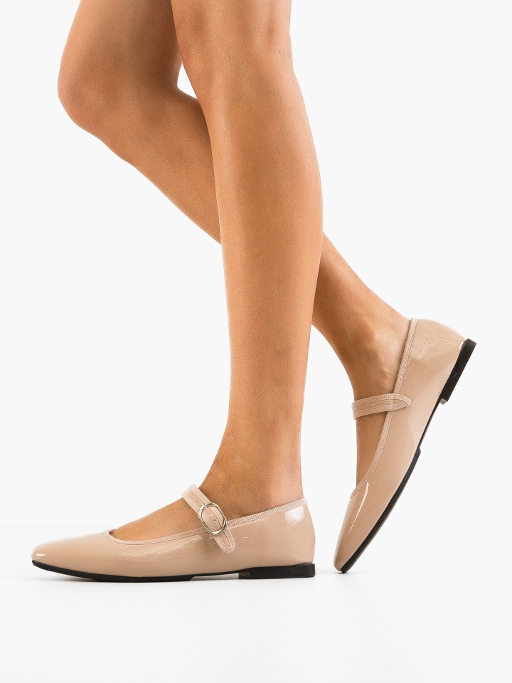 Balerini dama Velma Bej