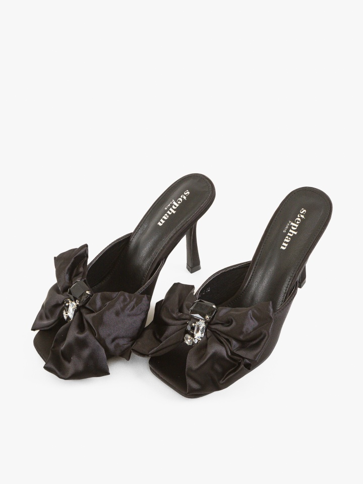 Saboti dama Paige Negri