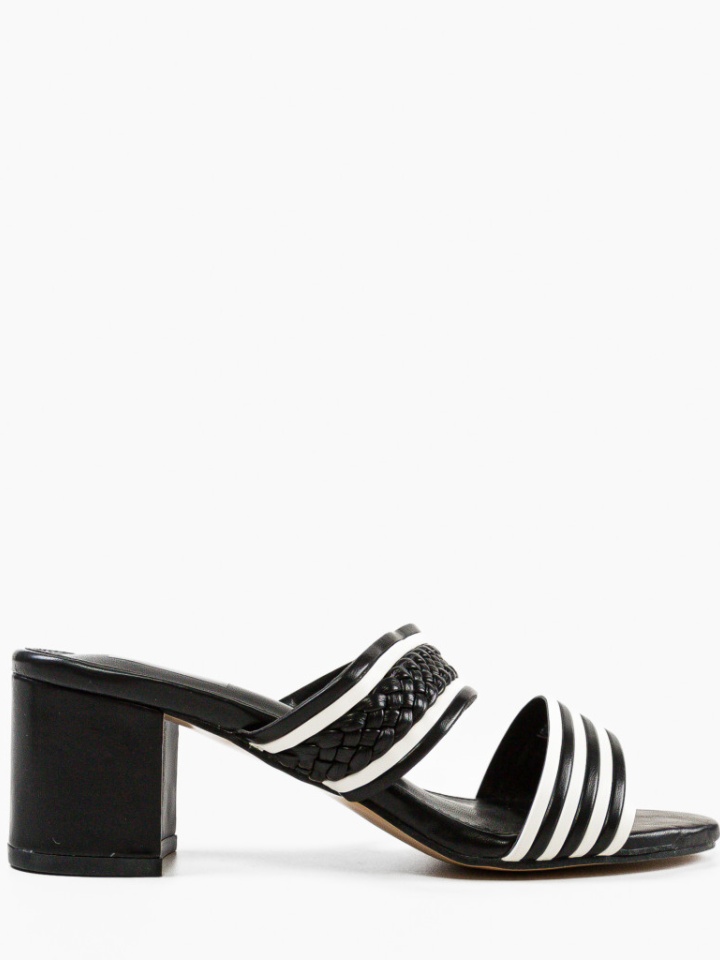 Saboti dama Nora Camel